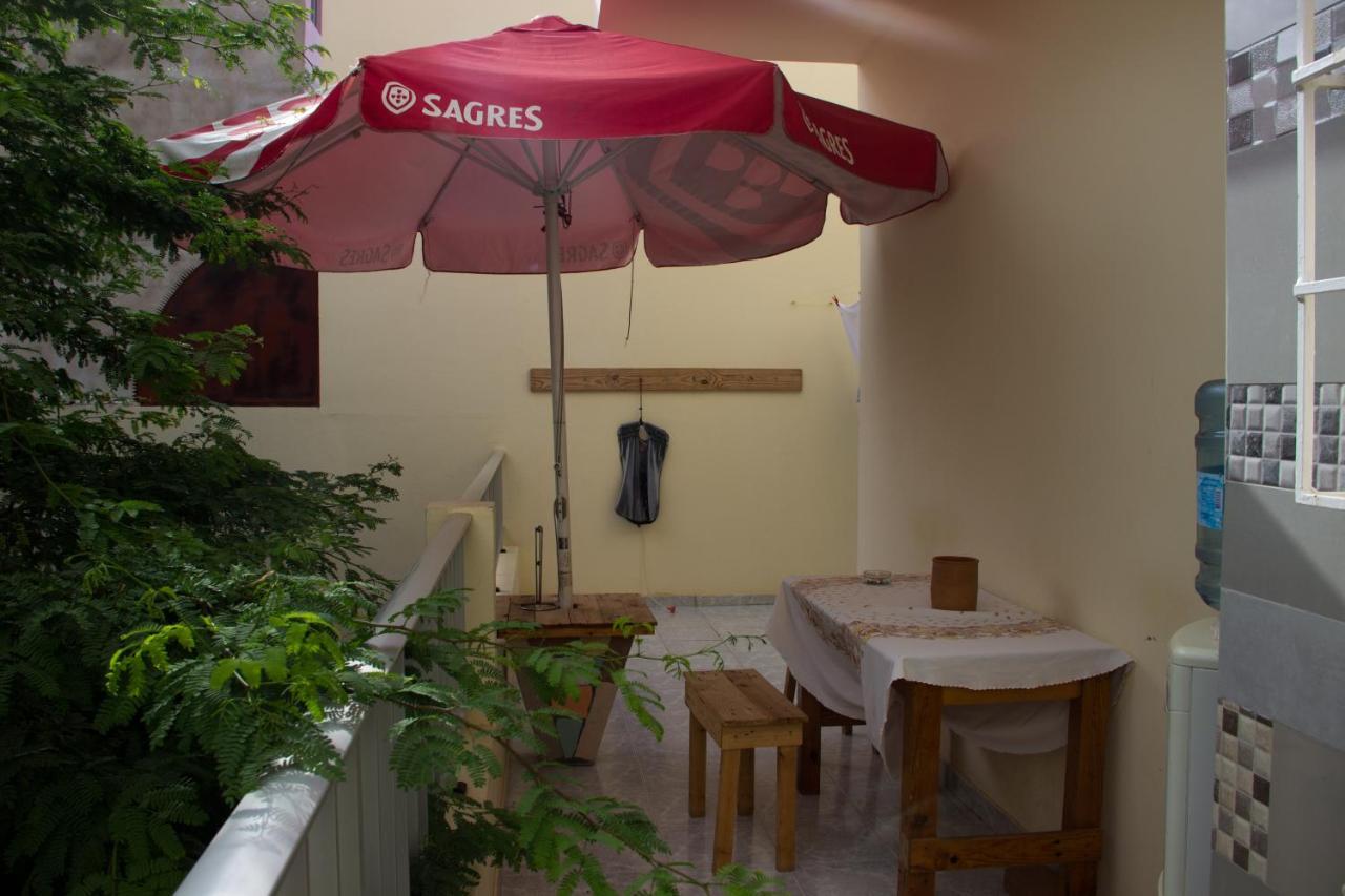Simabo'S Backpackers' Hostel Mindelo Exteriör bild